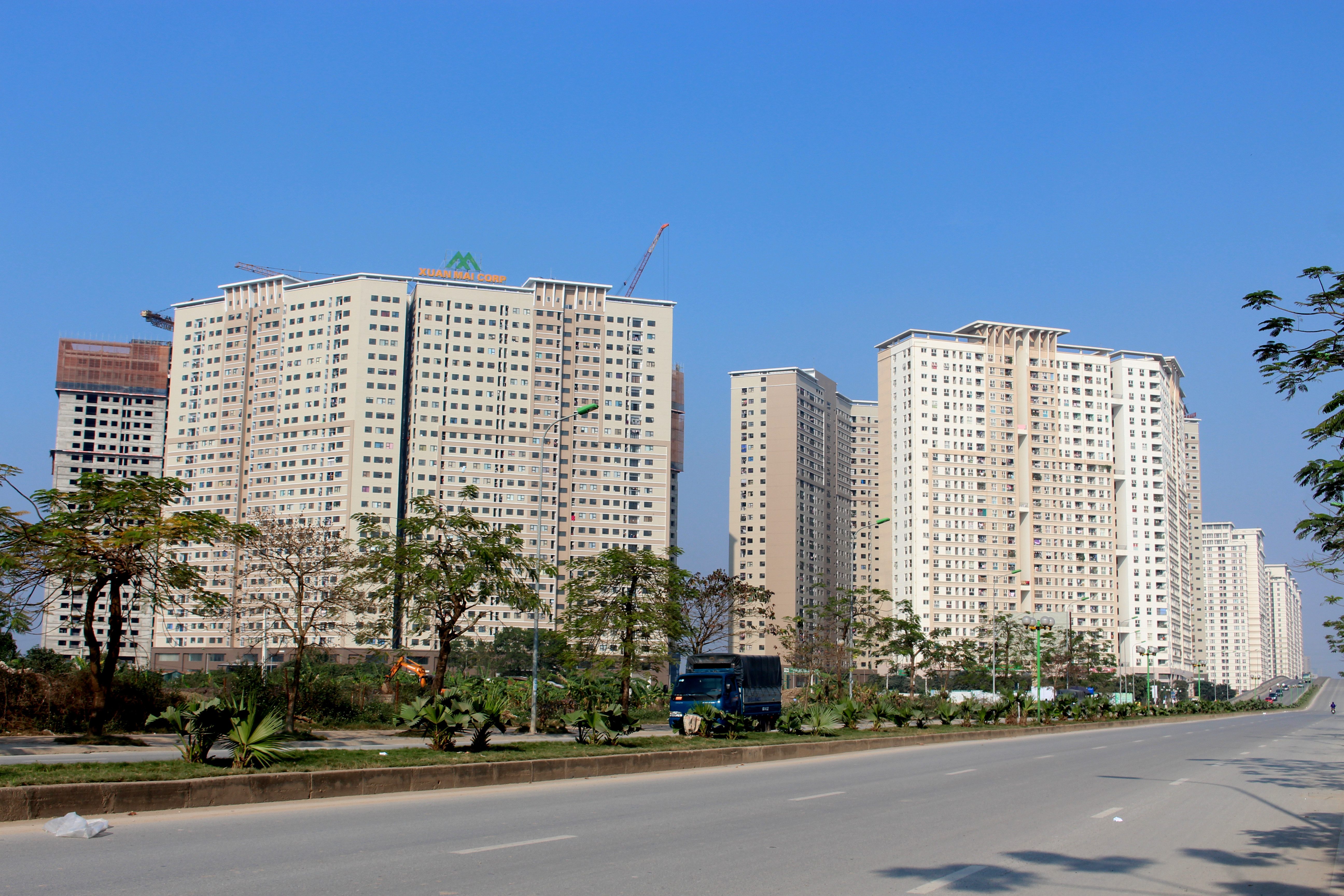 COMPLEX SPRING APARTMENT